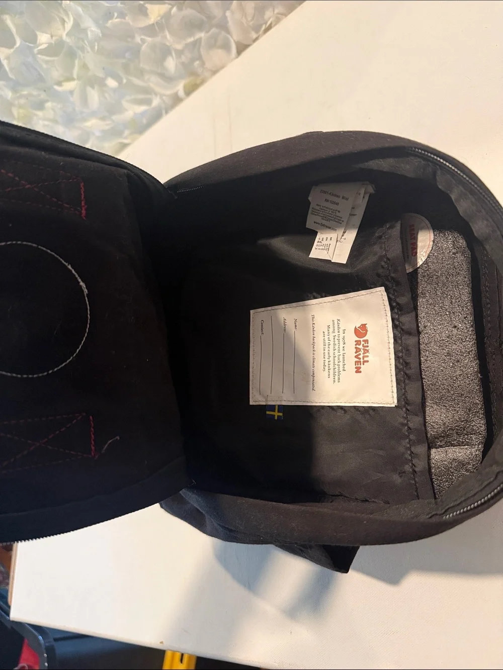 Kånken Mini Backpack - Black with Red Accents